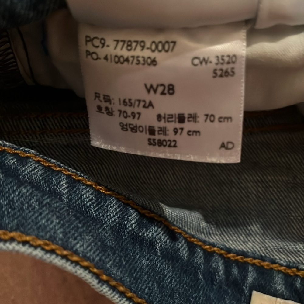 Levis Ribcage Shorts - Picture 5 of 6